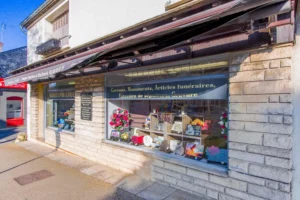 Devanture de la Marbrerie Dunoise : permanence 7j/7 et 24h/24.